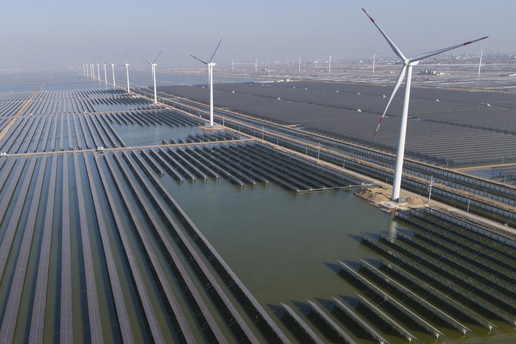 Als größter CO₂-Produzent: China baut mehr Wind- und Solaranlagen als der Rest der Welt