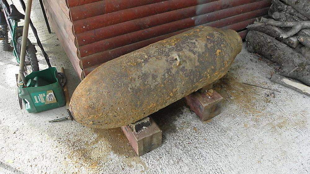 Der Finder hatte die Bombe mittels Lkw-Kran geborgen - ein Fehler. 