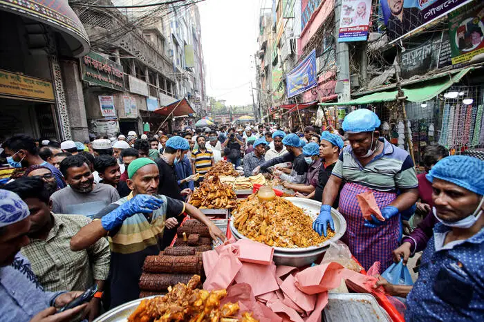 Vorbereitungen und großer Einkauf für das Fastbrechen in Dhaka, Bangladesch