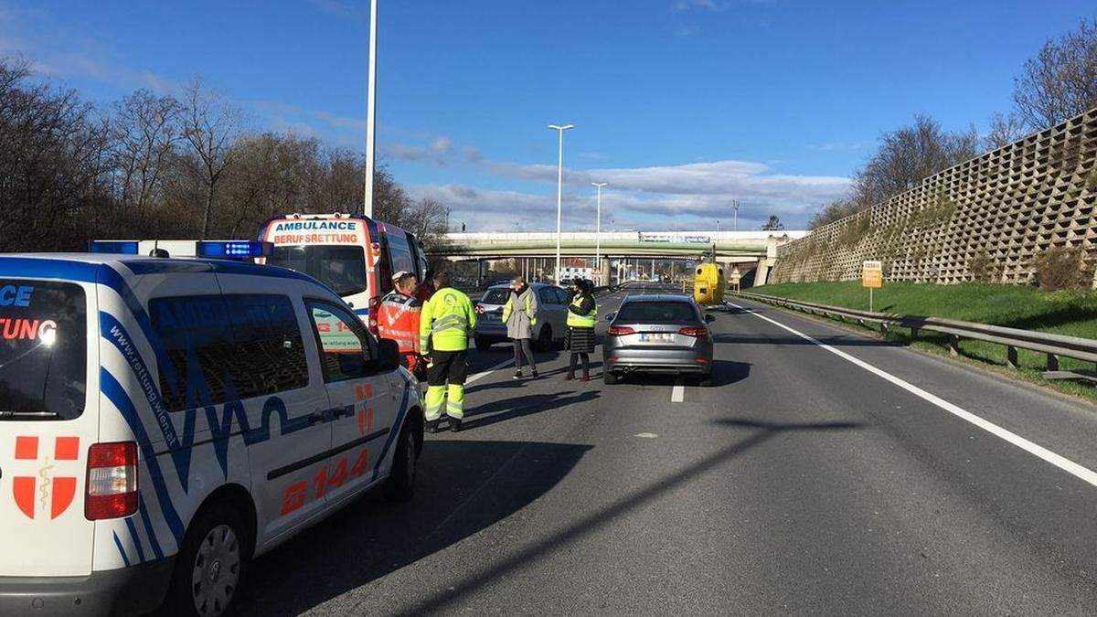 Motorradlenker bei Unfall auf Südautobahn schwer verletzt