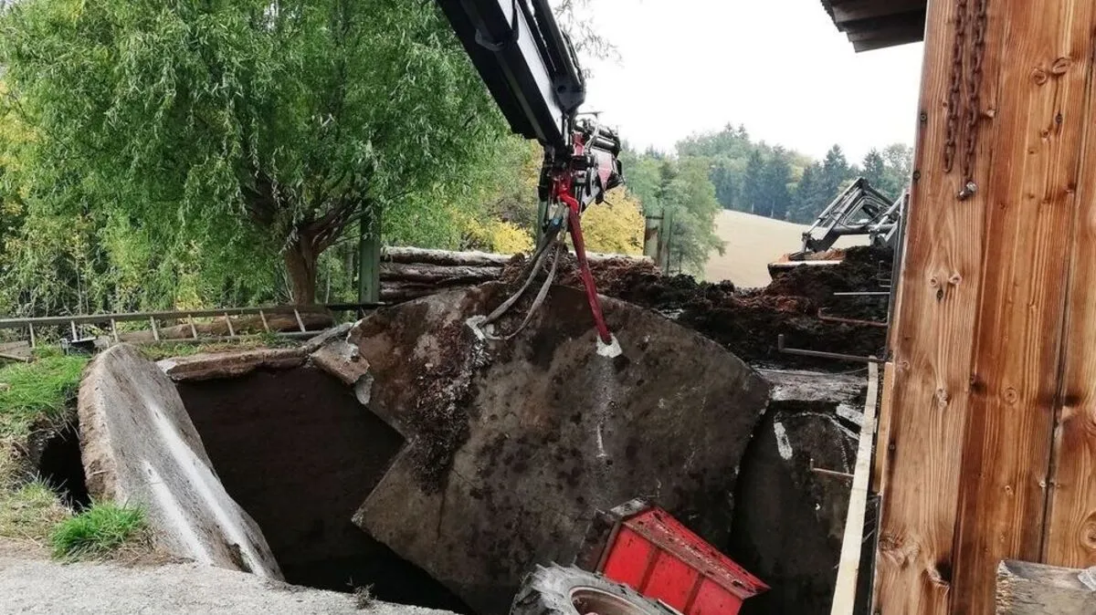 Die FF St. Martin im Sulmtal setzte einen Kran zur Bergung ein