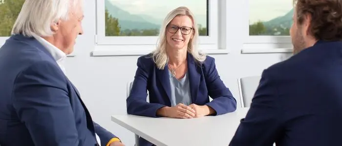 Kelag Energie & Wärme-Chefs Andrea Domberger, flankiert von Adolf Melcher (links) und Christoph Herzeg