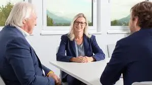 Kelag Energie & Wärme-Chefs Andrea Domberger, flankiert von Adolf Melcher (links) und Christoph Herzeg