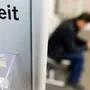 Die beim AMS gemeldeten sofort verfügbaren offenen Stellen verringerten sich um 4,5 Prozent