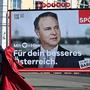 Präsentation eines SPÖ-Wahlplakats in Wien