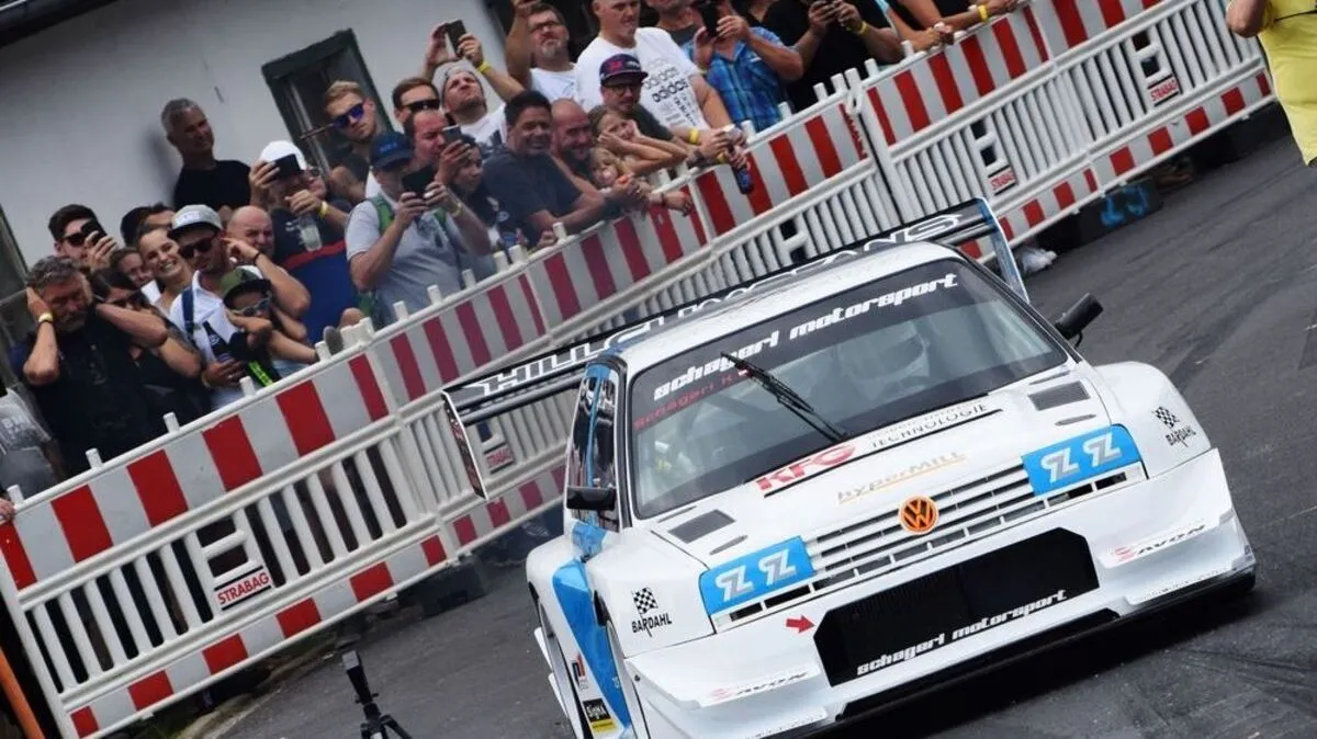 Karl Schagerl in seinem Golf