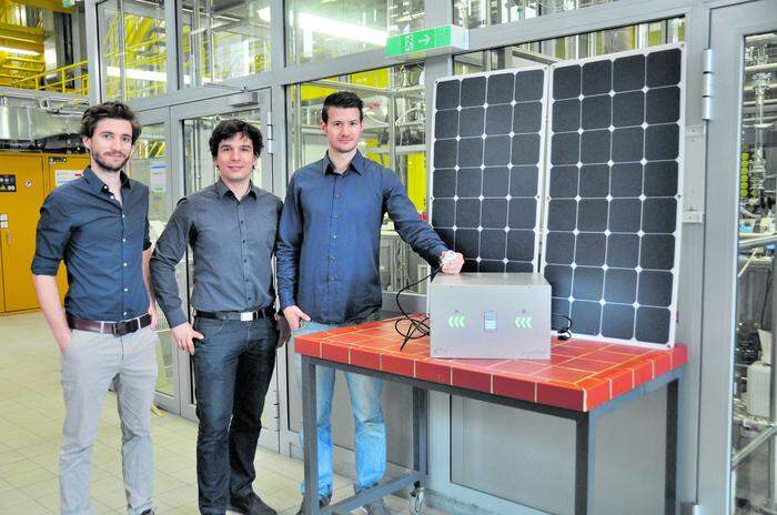 Fotovoltaik-Kraftwerk für den  Balkon: Das Trio E2T mit Stephan Weinberger, Christoph Grimmer und Florian Gebetsroither entwickelte das Projekt