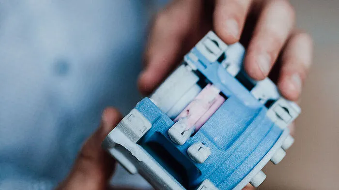 Ein Getriebe, das ohne Zahnräder auskommt: Mit dieser patentierten Technologie will das Grazer Start-up Kraken Innovations die Antriebstechnik revolutionieren. Unkonventioneller Aufbau und kompakte Baugröße ermöglichen mehr Leistung, etwa für Windkraftanlagen oder Baumaschinen. Der Markteintritt ist für 2023 anvisiert.