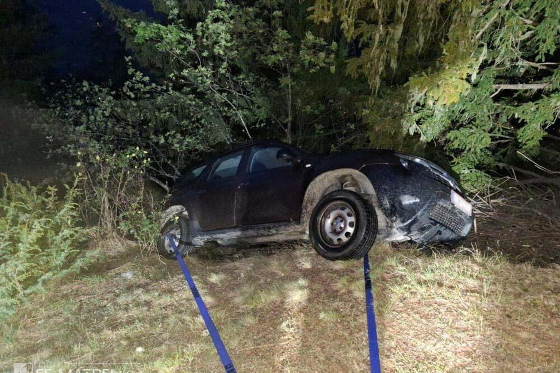 Osttiroler (67) stürzt mit Pkw 50 Meter in steilem Waldstück ab