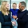 Jakob (4) mit seinen Eltern Stephanie und Bernd Höflechner 