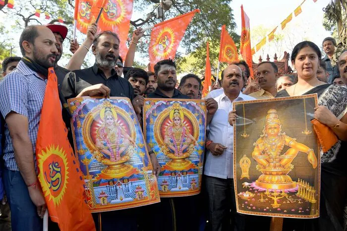 Bei den Protesten gegen den Besuch von drei Frauen in einem Ayyappa-Tempel in Sabarimal sind mehr als 750 Demonstranten festgenommen worden.