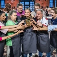 Auch in Staffel 9 dreht sich alles um den Goldenen Cupcake: Amira Aly (rechts) will sich die Trophäe schnappen