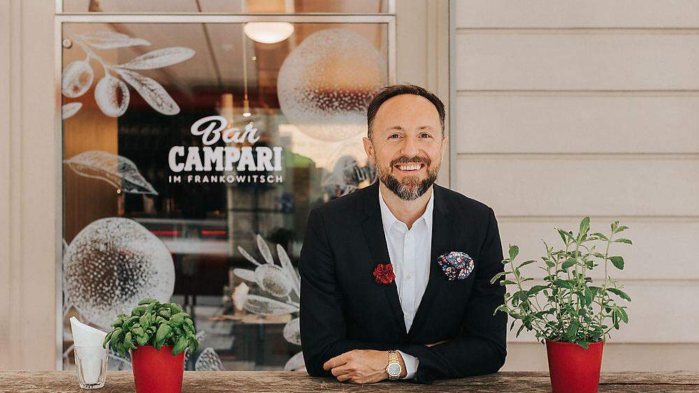 Frankowitsch-Chef Sefan Heissenberger eröffnet mit der &quot;Bar Campari&quot; die Gastgartensaison