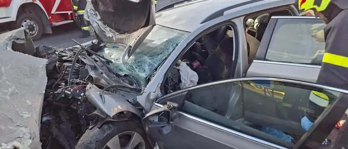 Das Bild zeigt das Unfallfahrzeug