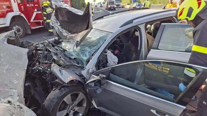 Das Bild zeigt das Unfallfahrzeug