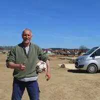 Ex-Fußballprofi Edi Glieder auf der Baustelle in Gleisdorf, wo gerade ein Soccer-Golf-Park ensteht