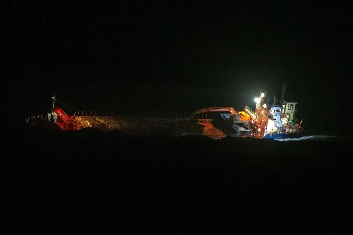 Die Evakuierung der Passagiere war nicht einfach: Die Rettungsaktion ging nur langsam voran, weil die Passagiere einzeln in Hubschrauber hochgezogen werden mussten.