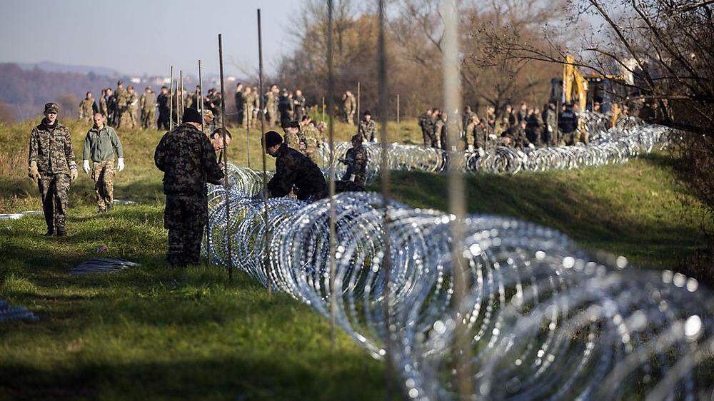 Sloweniens Soldaten an der Grenze zu Kroatien