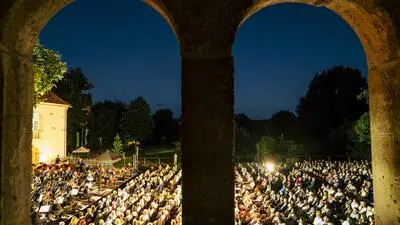 Die Schlosshofserenade mit ihrem einzigartigen Ambiente zieht jedes Jahr viele Musikbegeisterte an
