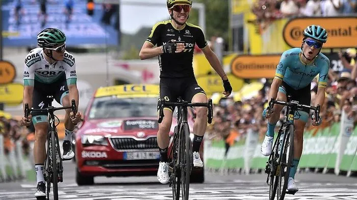 Gregor Mühlberger (links) neben Simon Yates und Pello Bilbao