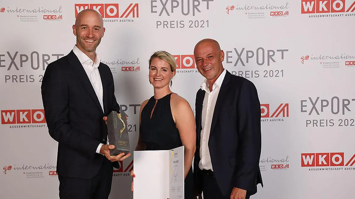 Christoph Schreiner (Geschäftsführer der niceshops GmbH), Sophie Ryba (Geschäftsführerin der Tochtergesellschaft Cosmeterie), Roland Fink (Gründer und Geschäftsführer der niceshops GmbH)