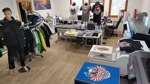 Das Geschäft von Wolfgang Fürstaller ist aktuell zu, die Geräte laufen aber für den Online-Vertrieb