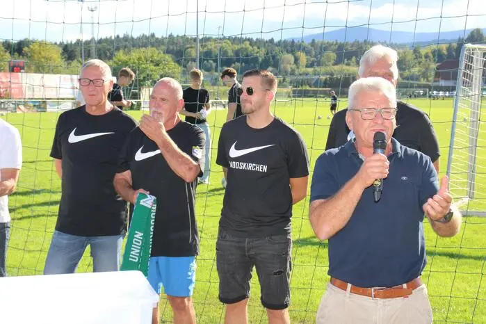 Nach der Begrüßung durch Bürgermeister Peter Fließer wurden unter notarieller Aufsicht von Bernd Fürnschuß die Preise gezogen.

