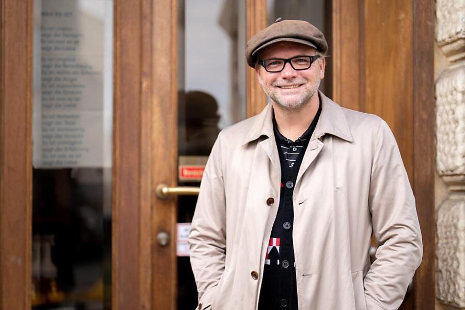 „Lass Opa grüßen“: Thomas Stipsits trauert um seine Oma