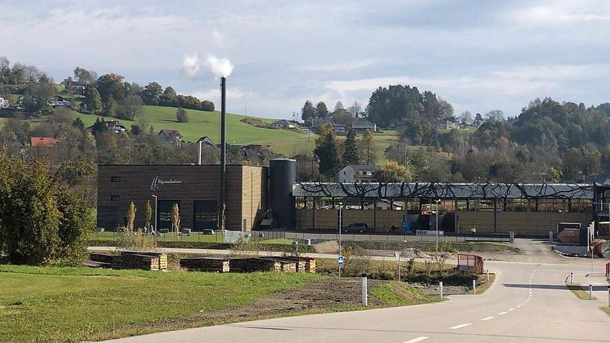 Der 25 Meter hohe Schornstein gehört jetzt zum               Feldkirchner Stadtbild 