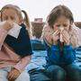 Rinnende Nase, Schnupfen, Niesen - häufig verläuft der Kontakt von Kindern mit Sars-CoV-2 mild. Die Ursache dafür ist im Immunsystem zu finden.