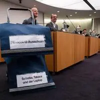 Aktenwagen anlässlich einer Sitzung des Pilnacek-U-Ausschusses im Parlament