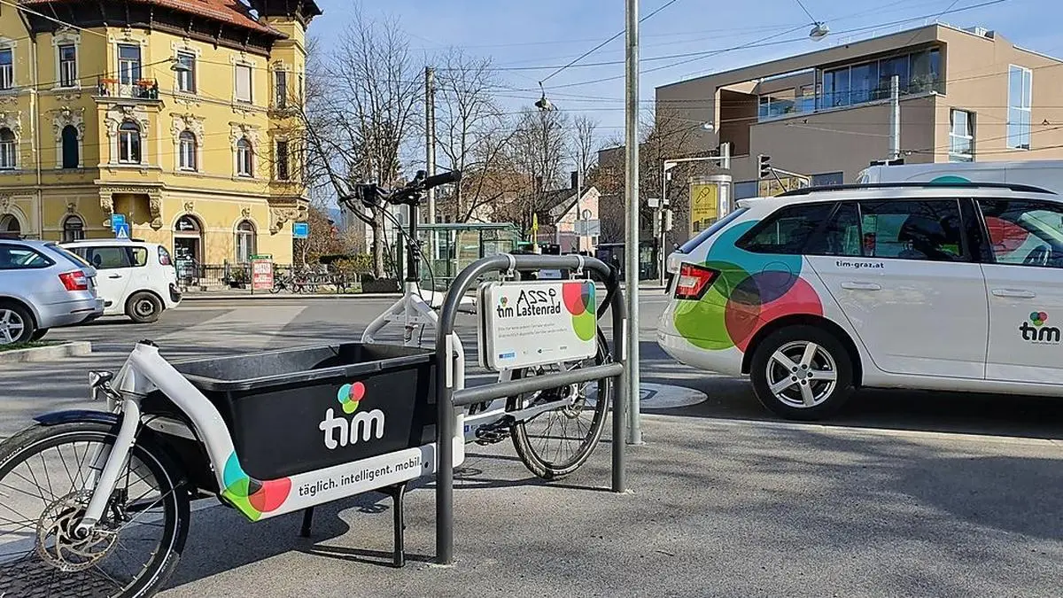 Noch ein Einzelkind: das Tim-Lastenrad am Schillerplatz. Aber bald bekommt es Grazer Geschwister