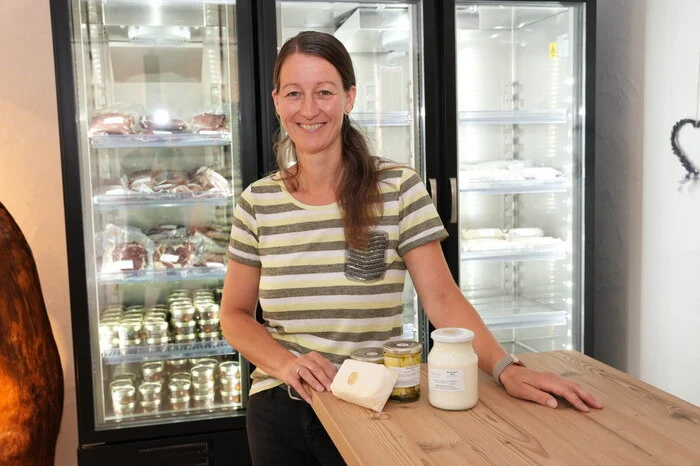 Manuela Stoxreiter, vlg Heinrichbauer mit Schafmilchprodukte.