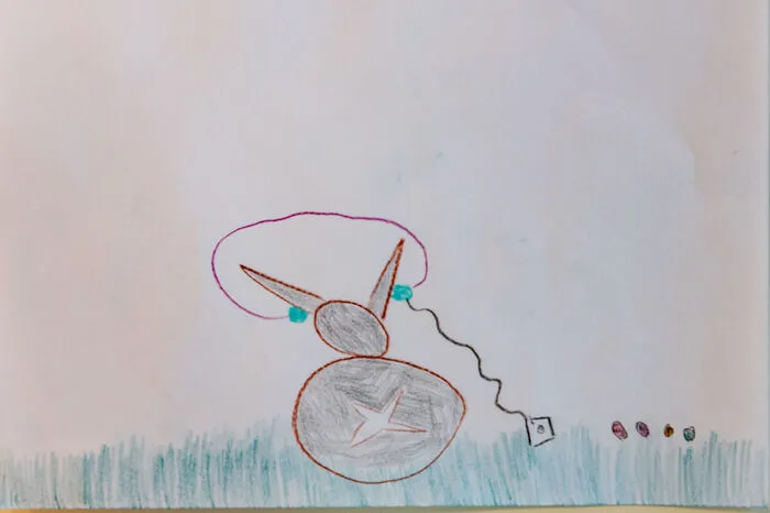 ... der Osterhase hört mit seinen spitzen Ohren gerne Radio, während er die bunten Ostereier im hohen Gras versteckt.