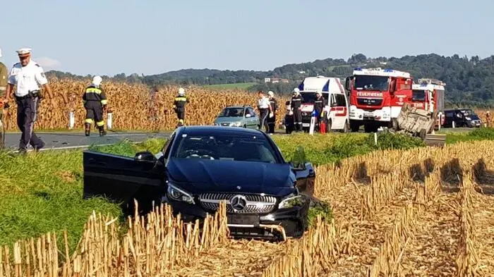 Bei einer Frontalkollision Sonntagnachmittag auf der B69 zwischen Mureck und Weitersfeld wurden drei Fahrzeuginsassen verletzt.