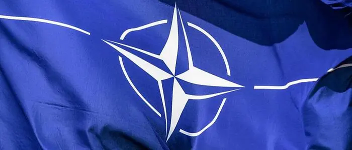 Die Flagge der Nato