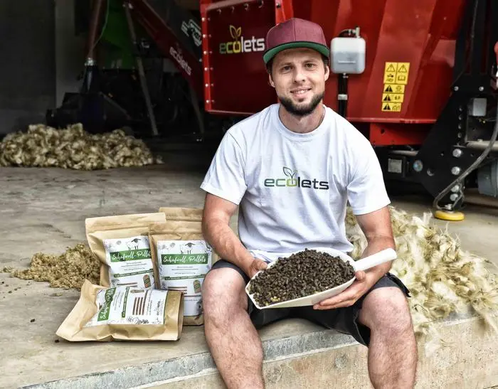 Martin Weitschacher, Dellach bei St. Veit, STart-Up Unternehmen 'Ecolets' produziert Schwafwollpellets