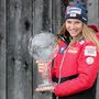 Sara Marita Kramer mit ihrer großen Kristallkugel