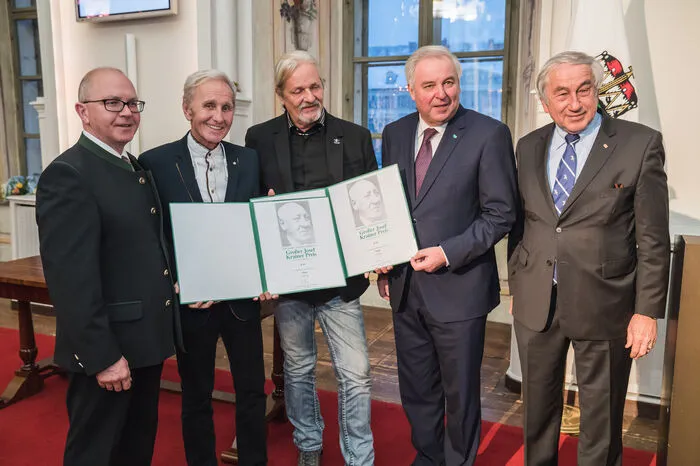 Der Große Josef Krainer-Preis wurde der Band „EAV″ (Erste Allgemeine Verunsicherung) mit Klaus Eberhartinger und Thomas Spitzer verliehen.