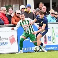 Donau-Spieler Enes Brdjanovic (links) wurde im Spiel gegen Grafenstein eine Hälfte lang wüst beschimpft