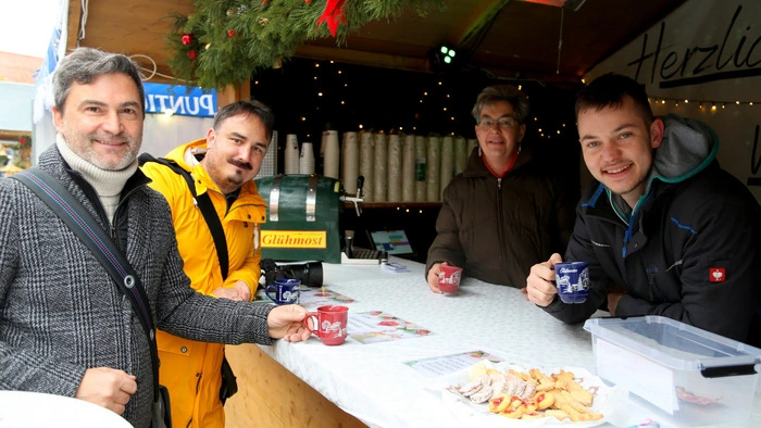 Der Bürgermeister Markus Lakounigg eröffnete den Nikolomarkt. 