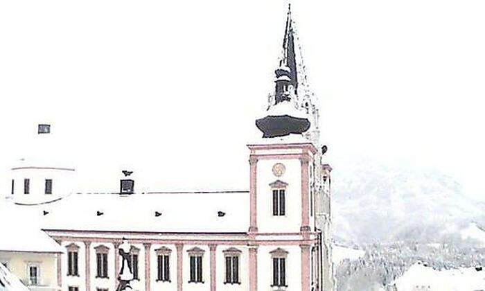 Die verschneite Basilika in Mariazell