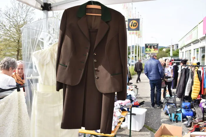 Auch Trachtenmode war erhältlich.