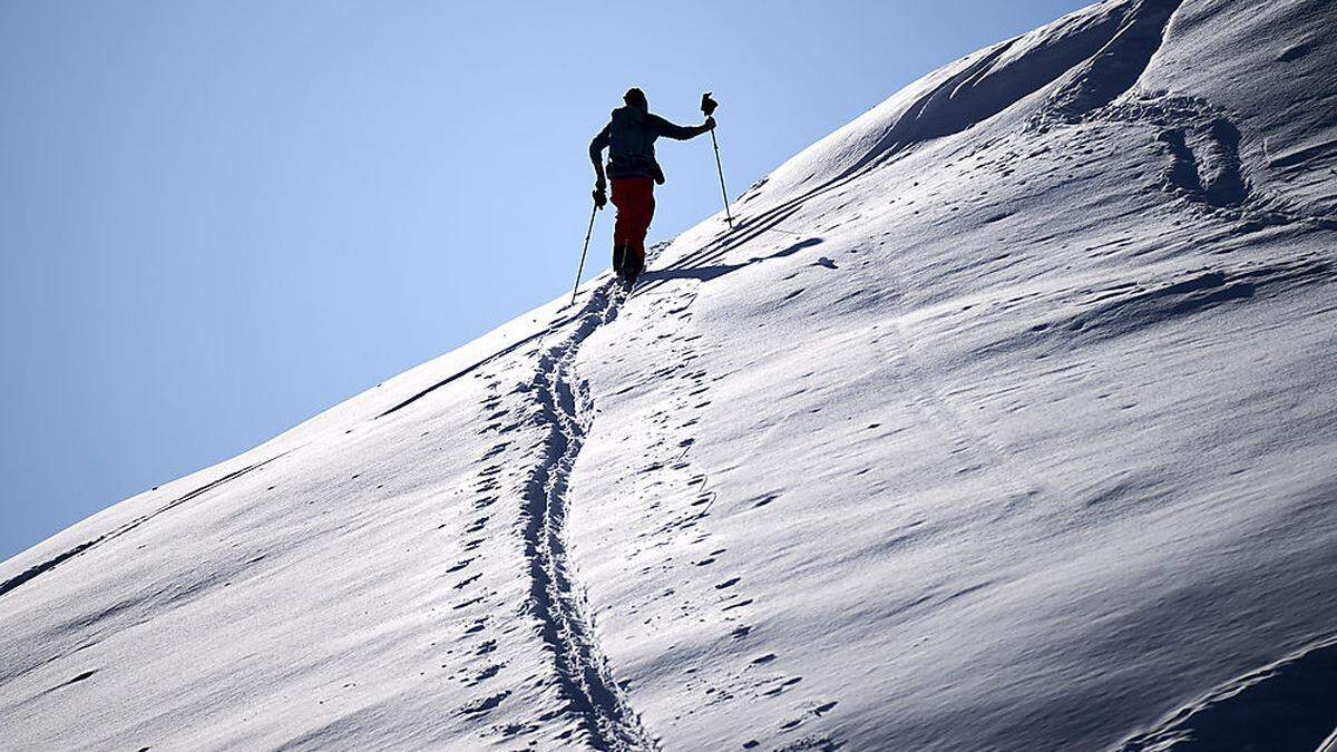 Die erste Spur in den Schnee ziehen – das ist für Skitourengeher wohl verlockend; kann aber auch gefährlich werden