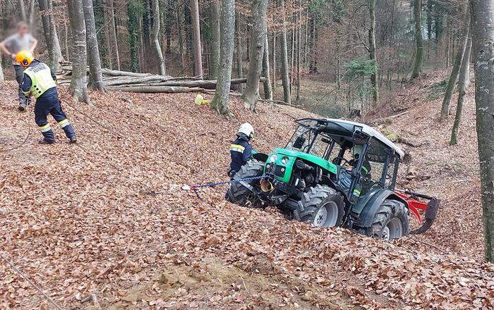 Auch der Traktor wurde geborgen