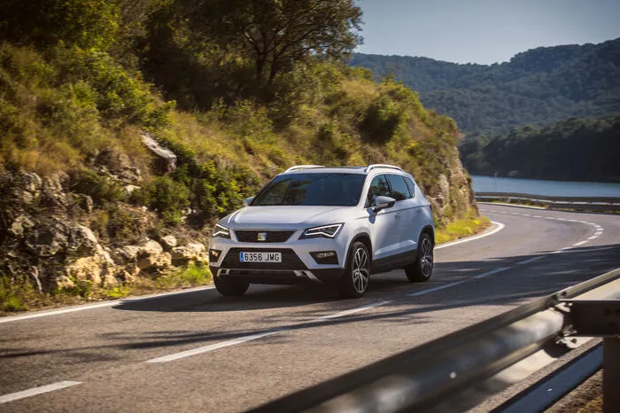 Basis bei den Benzinmotoren ist der 1.0 TSI mit 115 PS. Der 1.4 TSI hat eine Zylinderabschaltung bei Teillast und liefert 150 PS. Hier liegen die Werte zwischen 5,2 und 6,2 Liter und zwischen 121 bis 141 Gramm CO2.