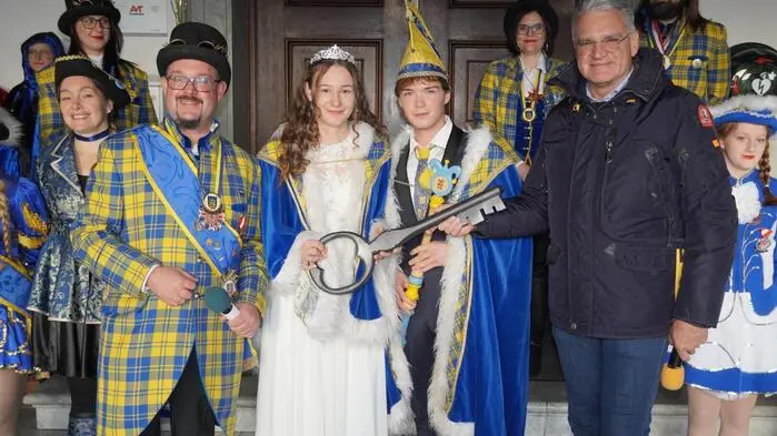 Prädent Michael Dabernig, Prinzessin Magdalena Schmölzer die 1., Prinz Adriano Pecoraro Prinz Gaudius von Lustig der 28. und Bürgermeister Alexander Thoma