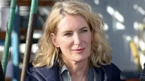 Hauptdarstellerin Maria Furtwängler, derzeit entsteht im Alten Land in Niedersachsen der NDR Tatort Königin Arbeitstitel mit Kommissarin Charlotte Lindholm Maria Furtwängler, Sie ermittelt in einem merkwürdigen Todesfall: Ein Hofhelfer wurde geköpft, doch der Kopf ist verschwunden... Fototermin in Jork bei Hamburg, 22.10.2024 *** Leading actress Maria Furtwängler, currently the NDR Tatort Königin working title with Commissioner Charlotte Lindholm Maria Furtwängler , She investigates a strange death A farm helper was beheaded, but the head has disappeared Photo shoot in Jork near Hamburg, 22 10 2024