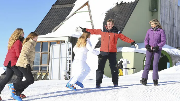 Auf zum Fototermin! Willem-Alexander weilt in diesem Jahr bereits zum fünften Mal als König in Lech.