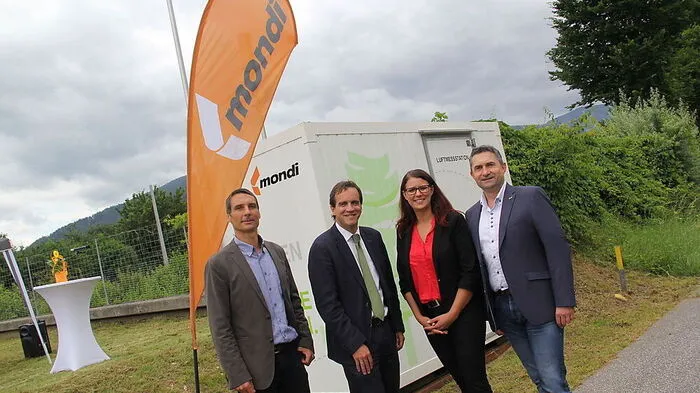 Von links: Christian Kurz, Georg Fejan, Sara Schaar und Gottfried Joham bei der Eröffnung der Messstation